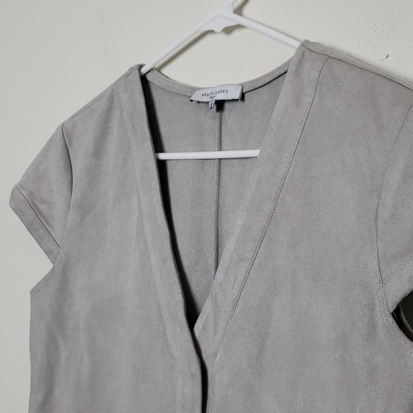 Waverly Grey Faux Suede Top Size M - Picture 2 of 8